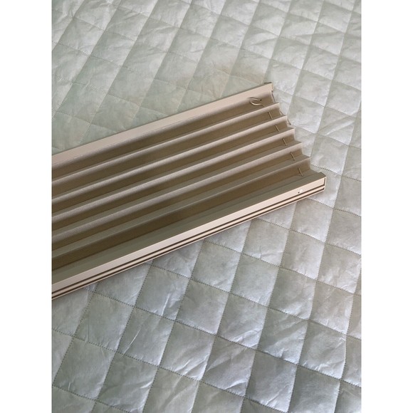 UNITED SHADE 32’’ W X 11” H 1" PLEAT SUEDE RV PLEATED SHADE 920486 NEW😀 - Picture 4 of 12